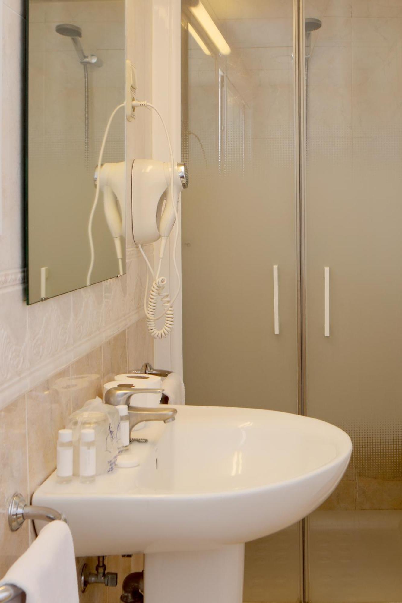 Hotel Apartamentos Pyr Fuengirola Εξωτερικό φωτογραφία